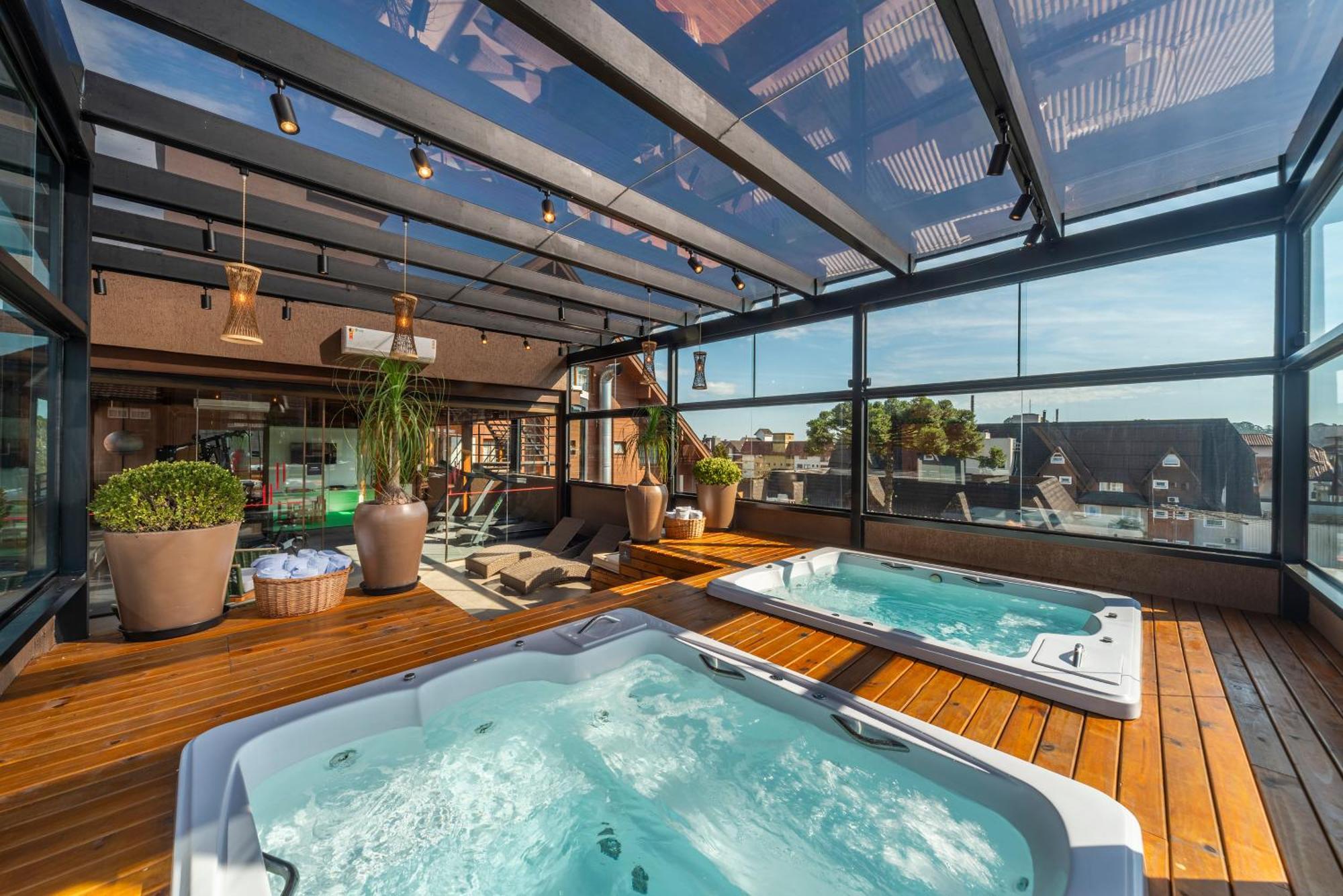 Hotel Laghetto Stilo Centro Gramado Exteriör bild Rooftop spa